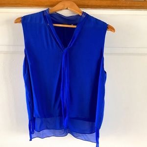 Ellie Tahari sleeveless blouse with tie
